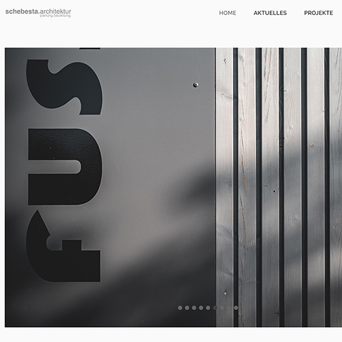 Bildschirmfoto der Website-Startseite mit Logo und Navigation sowie Bildausschnitt.